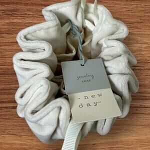 A New Day Jewelry Pouch Cream Velour Drawstring Travel Women's NWT